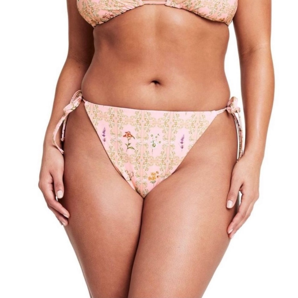 AGUA BENDITA Low rise cheeky REVERSIBLE bathing suit bottom floral / str…